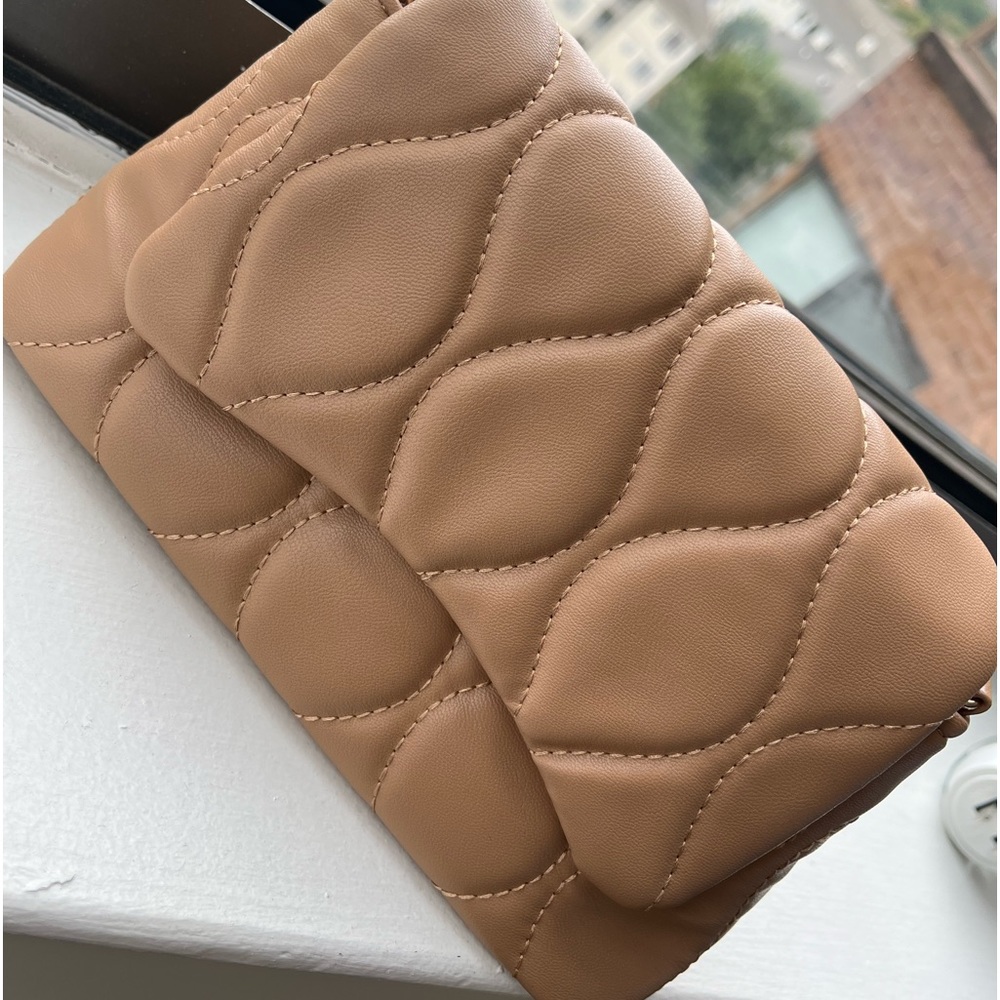 Everyday usable Tan/Brown clutch!